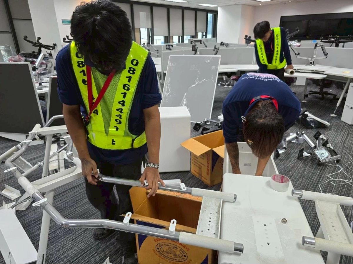 ผลงานการรื้อถอดขนย้ายประกอบติดตั้งเฟอร์นิเจอร์โต๊ะทำงาน